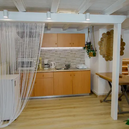 Yard- Family Retreat * Corinth