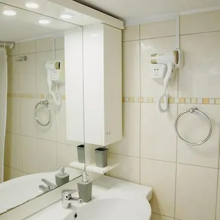 Yard- Family Retreat Corinth