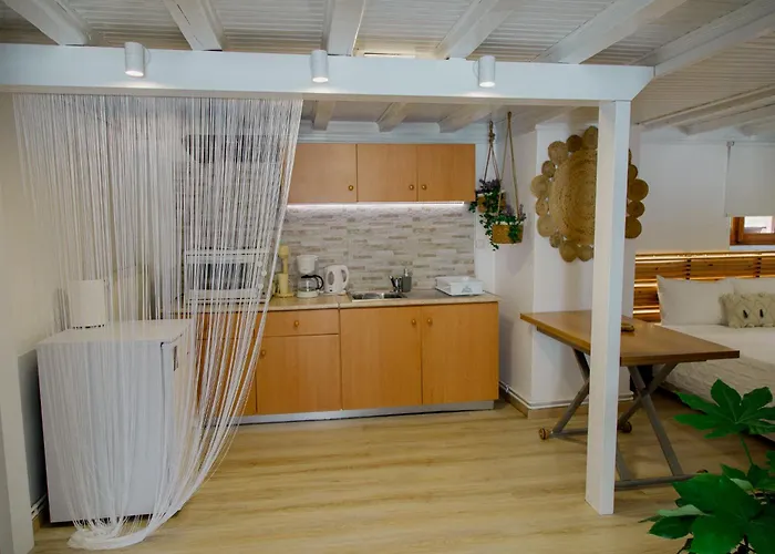 Yard- Family Retreat * Corinth